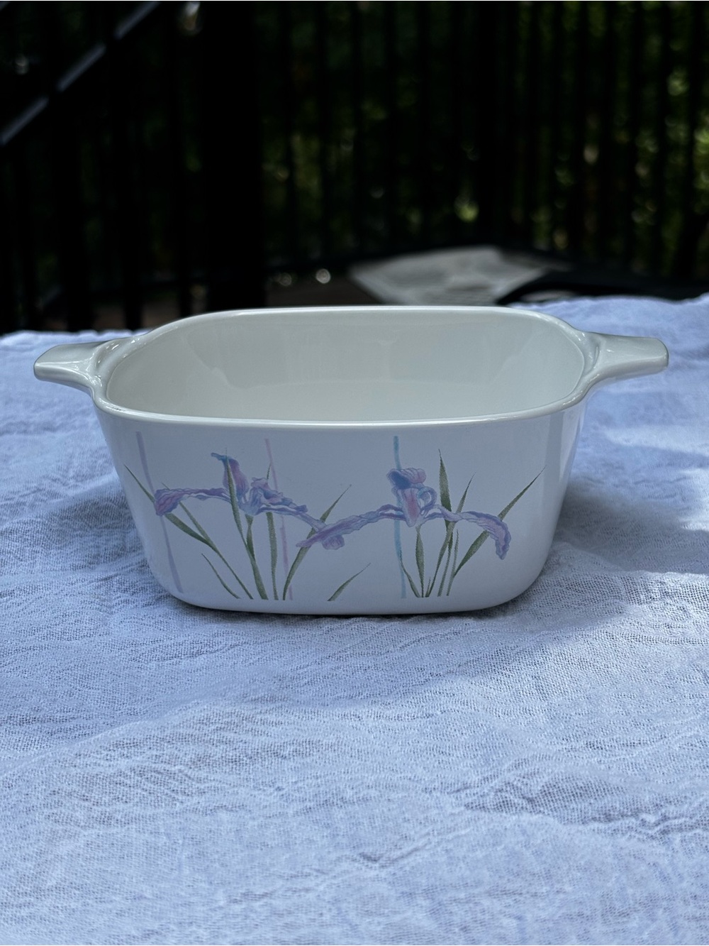 Corning Ware Shadow Iris Pattern P-43-B 700 ml with plastic lid